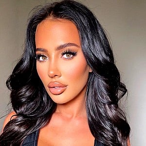Yazmin Oukhellou