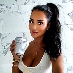 Yazmin Oukhellou