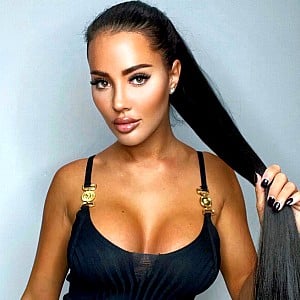 Yazmin Oukhellou