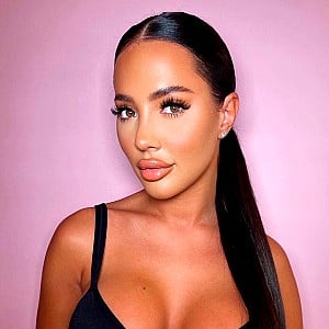 Yazmin Oukhellou