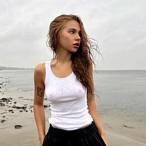 Yesenia Pan