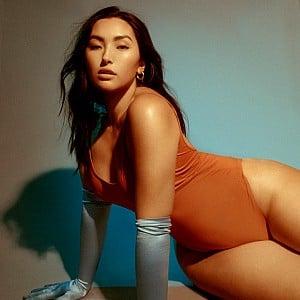 Yumi Nu