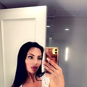 Yvonne Bar