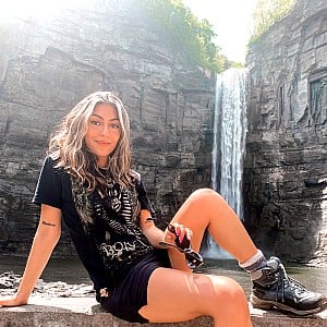 Zahra Zadeh