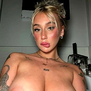 Zoe Consagra