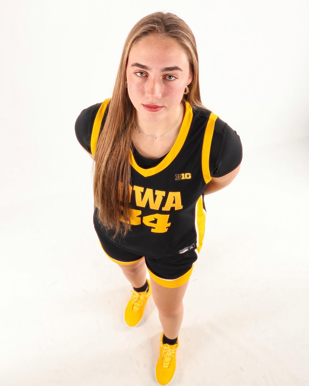 AJ Ediger - Sportsmenka: koszykarz