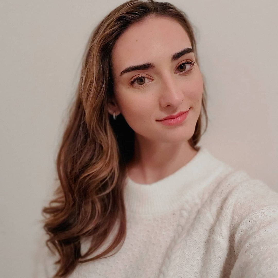 Abigail Shapiro - Free pics, galleries & more at Babepedia