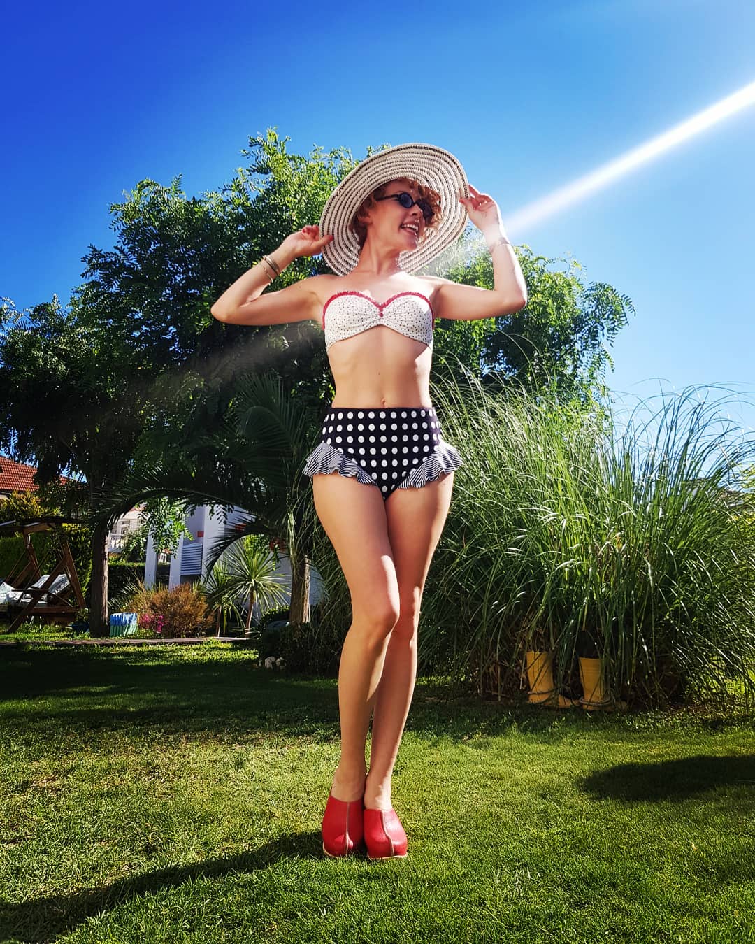 Acelya Topaloglu - Free pics, galleries & more at Babepedia