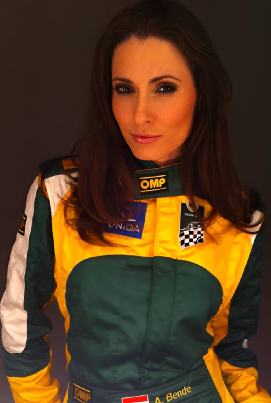 Adrienn Bende - Uczestniczka konkursów piękności (była), Modelka, Sportsmenka: kierowca samochodu wyścigowego
