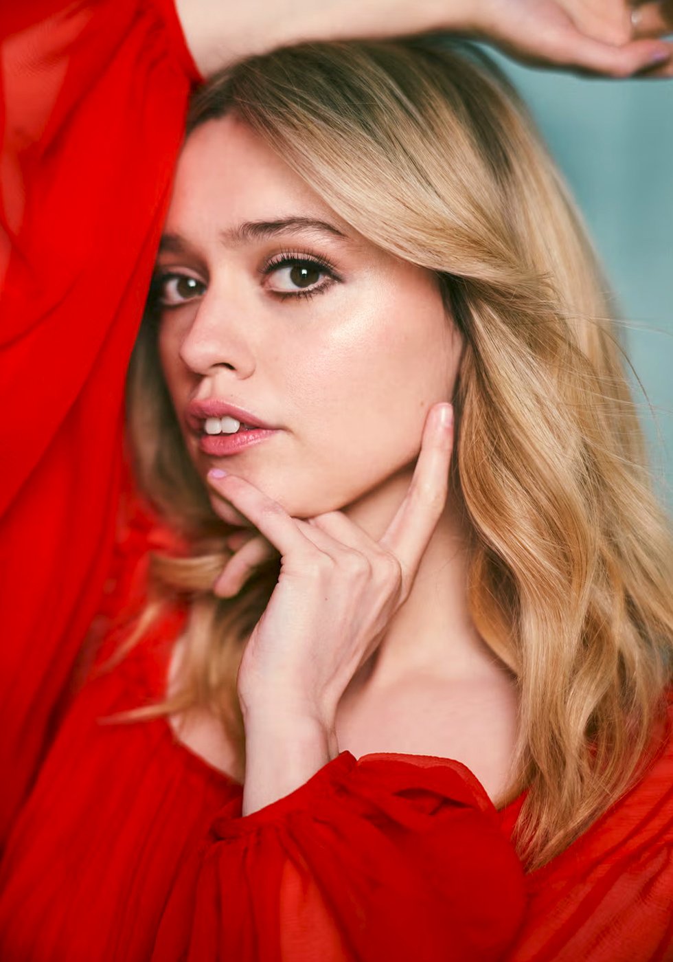 Aimee Lou Wood - Free pics, galleries & more at Babepedia