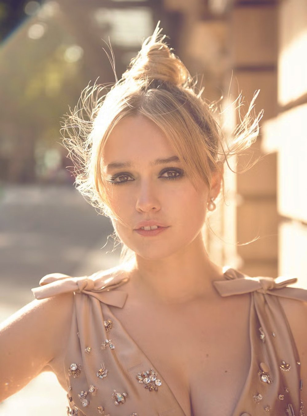Aimee Lou Wood - Free pics, galleries & more at Babepedia