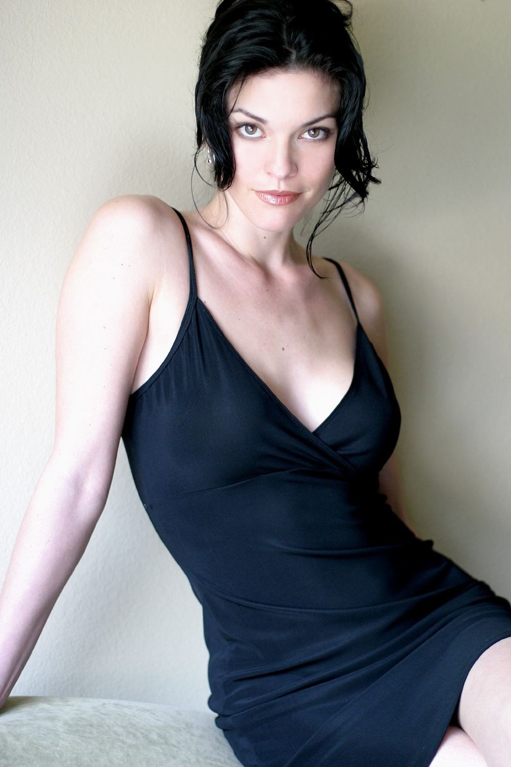Alana De La Garza - Free sexy pics, galleries & more at Babepedia