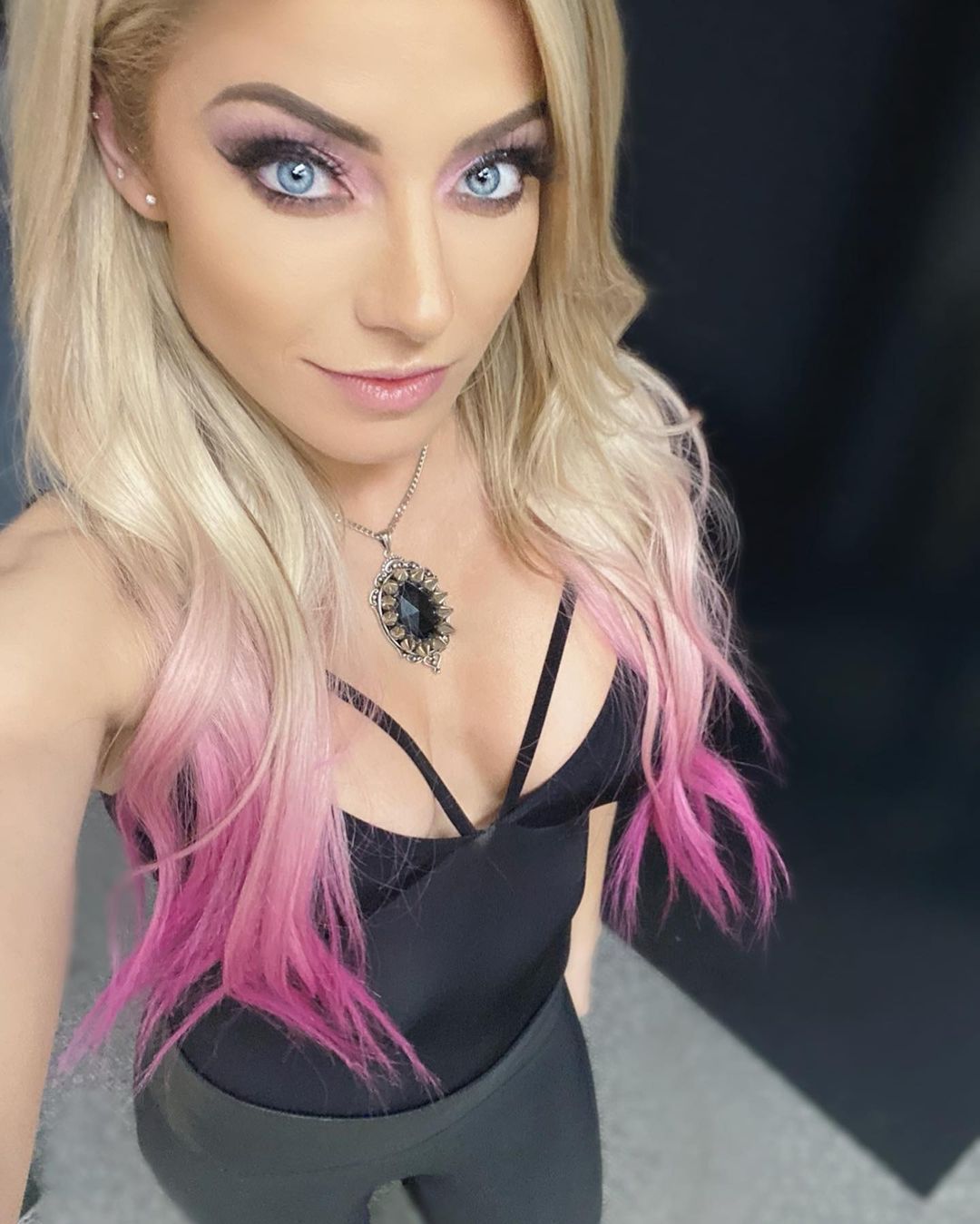 Alexa Bliss - Free pics, galleries & more at Babepedia