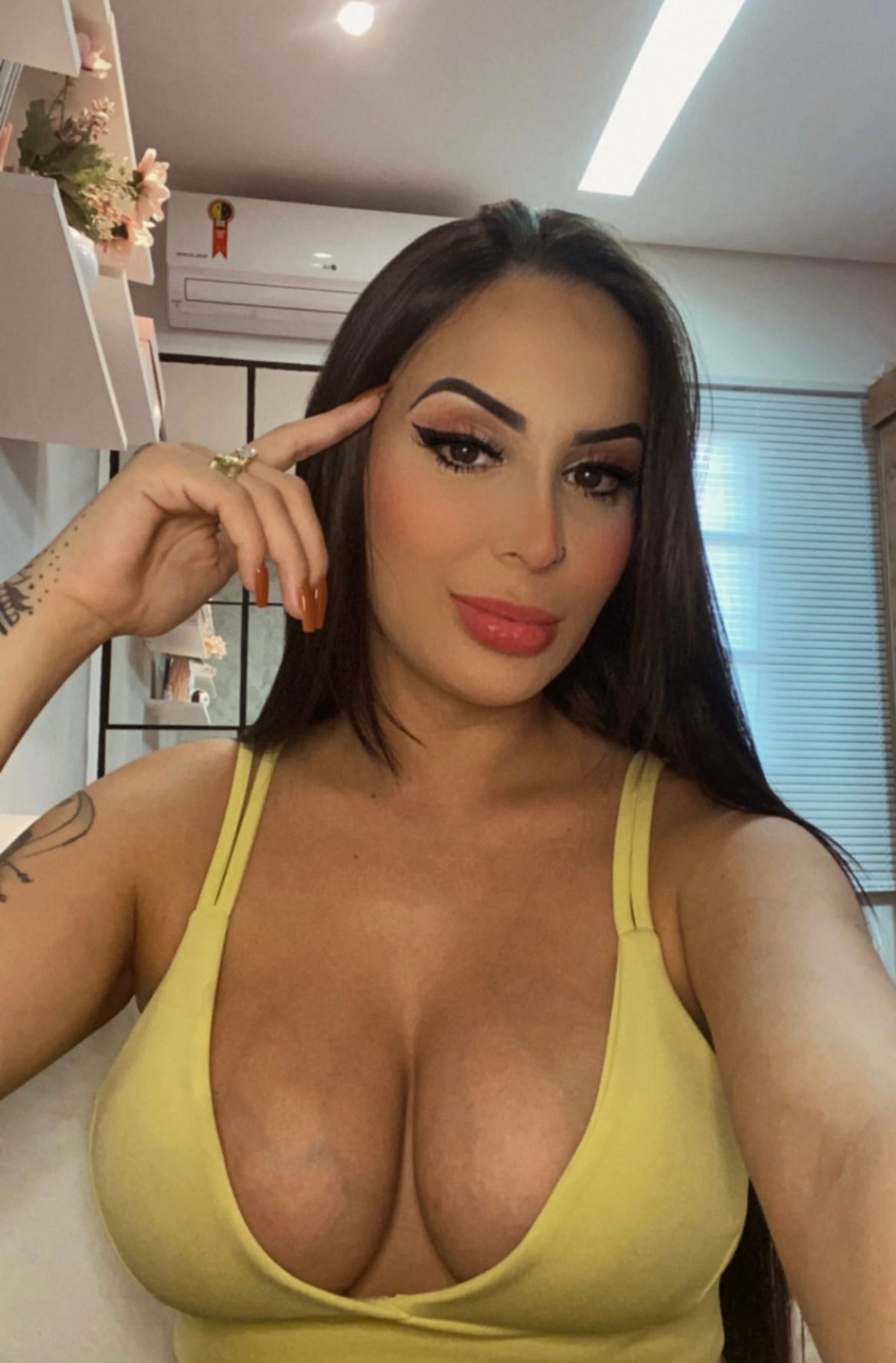 Aline Dias - Free nude pics, galleries & more at Babepedia