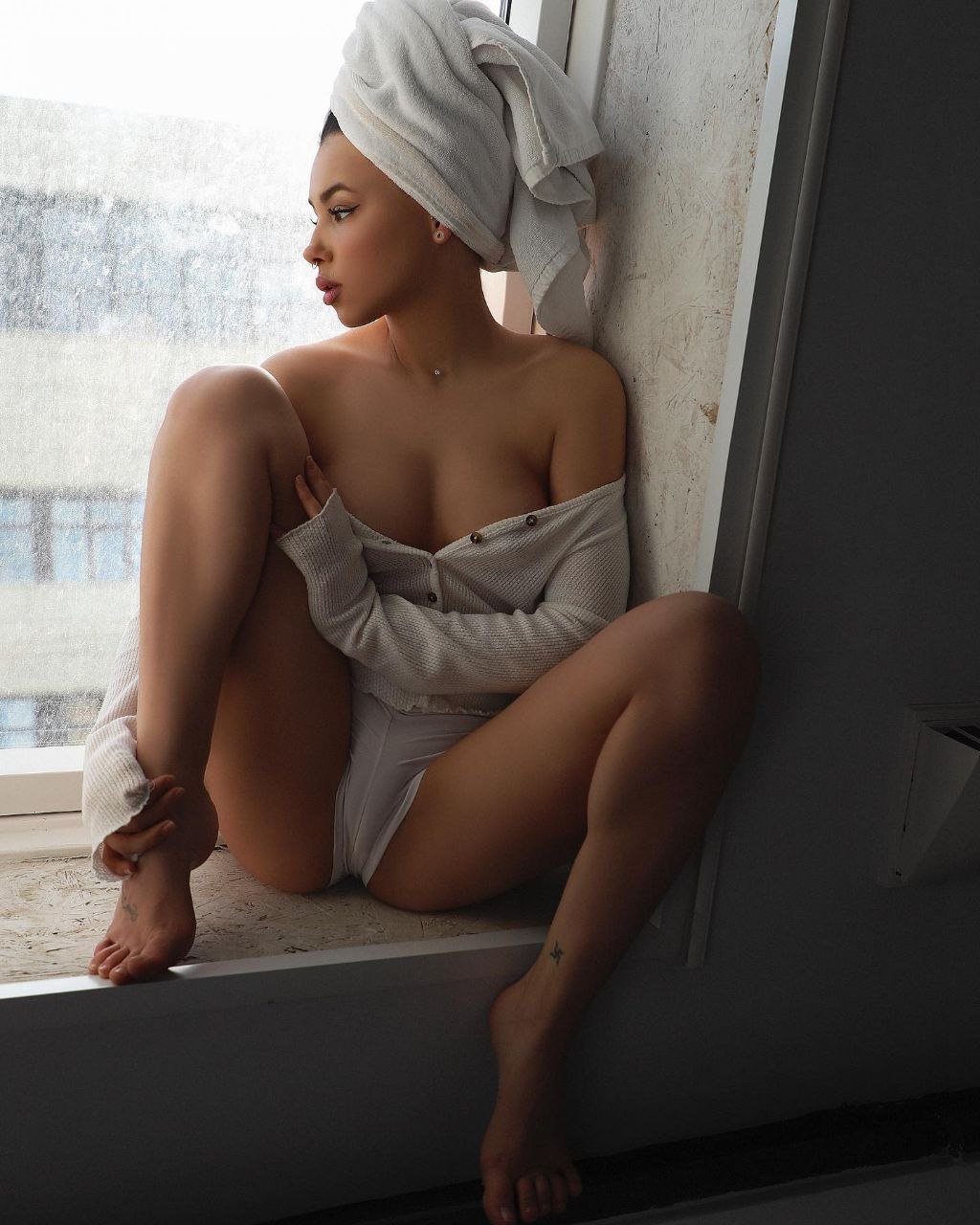 Aliya Kiss - Free sexy pics, galleries & more at Babepedia