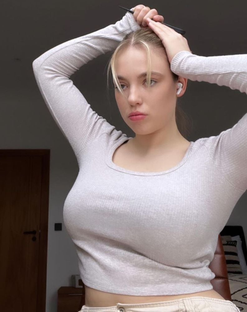 Allie Sherlock - Free pics, galleries & more at Babepedia