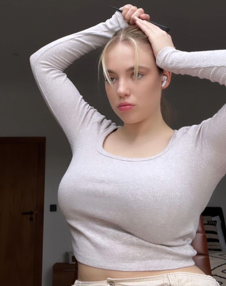 Allie sherlock boob