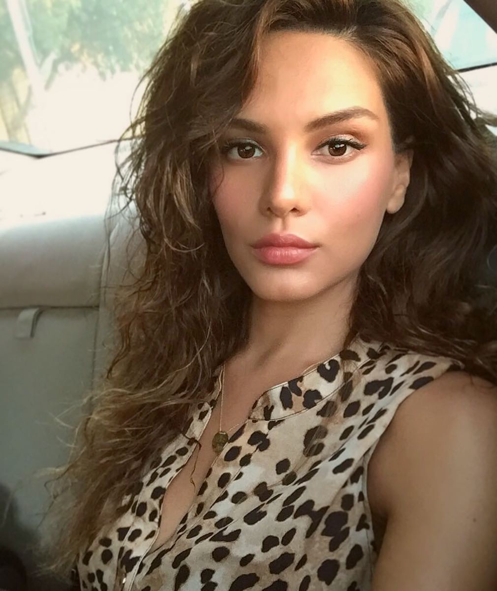 Almeda Abazi - Aktorka, Uczestniczka konkursów piękności, Modelka