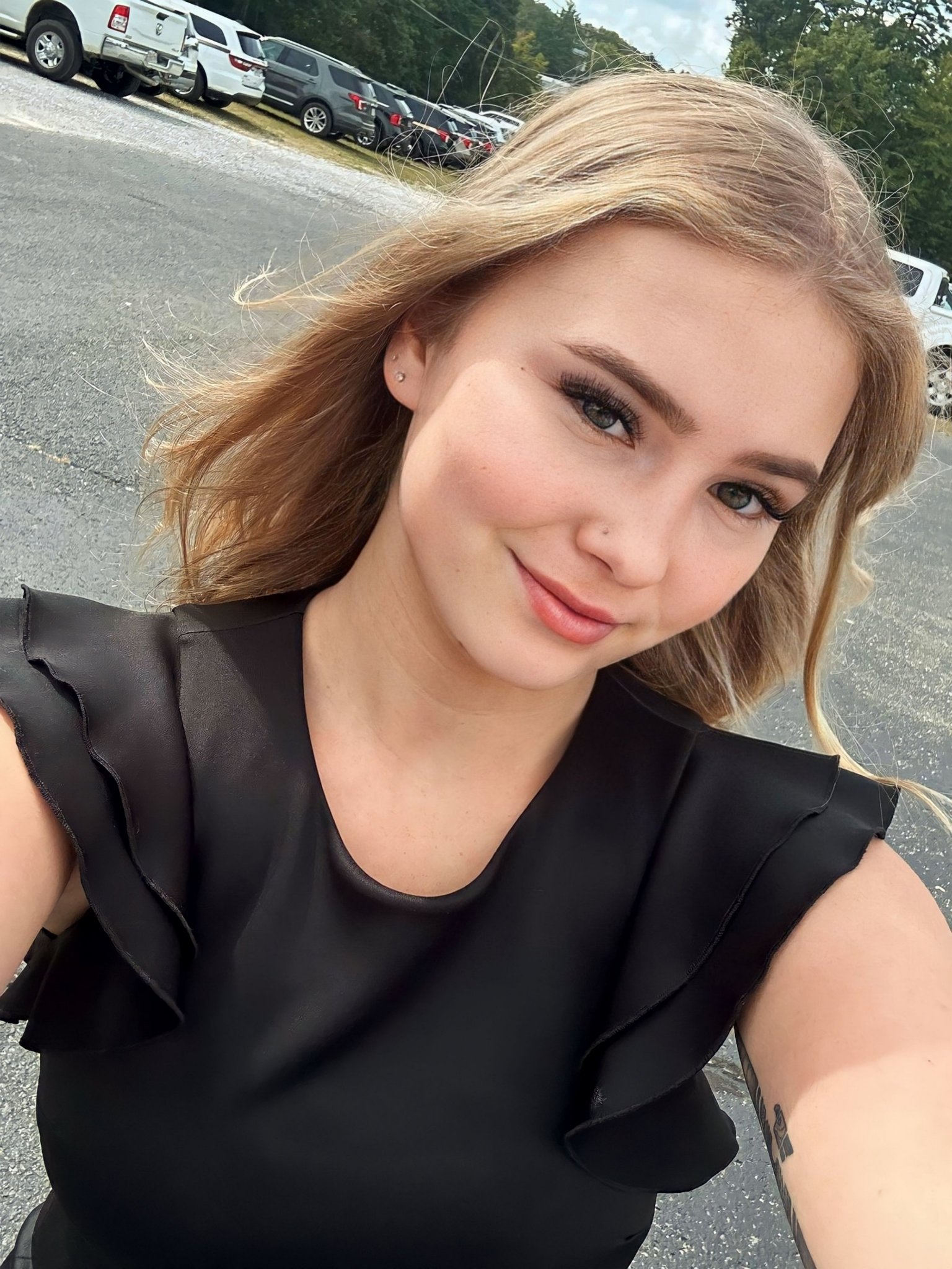 Alyssa Capps - Free pics, galleries & more at Babepedia