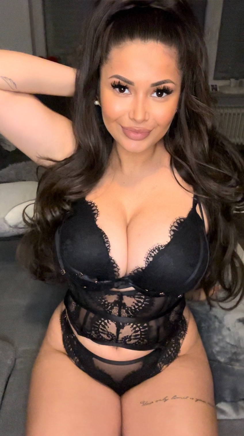 Amelia Russo - Free pics, galleries & more at Babepedia
