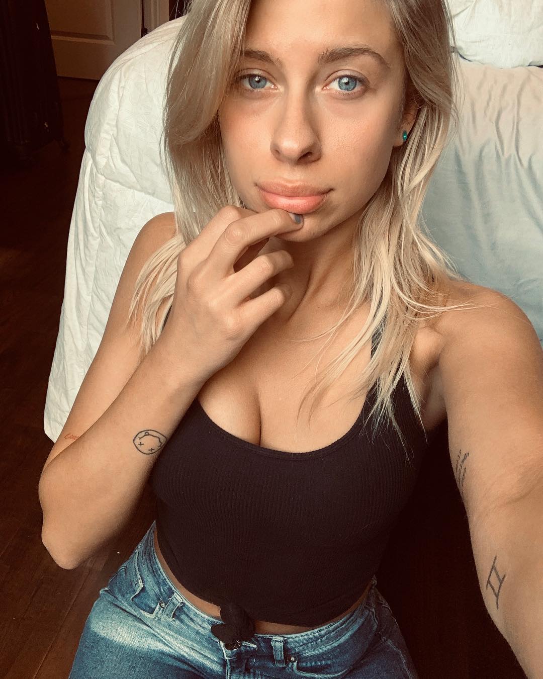 Andie Case - Free pics, galleries & more at Babepedia
