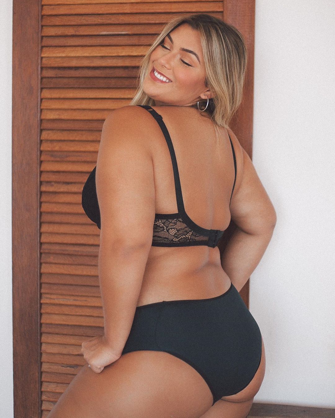 Angelica Oliveira - Free pics, galleries & more at Babepedia
