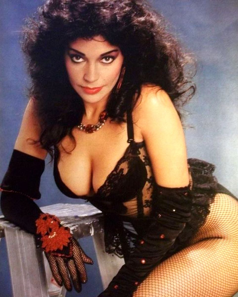 Apollonia Kotero - Free pics, galleries & more at Babepedia