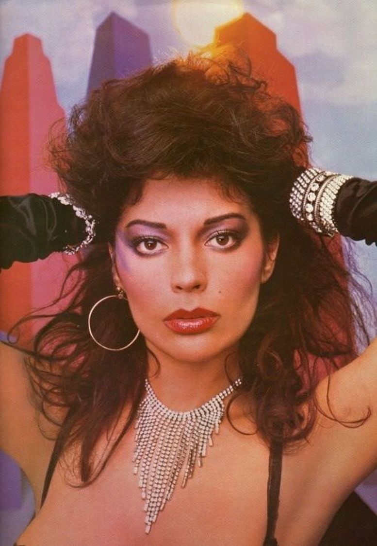 Letsdoeit Apolonia Lapiedra Delivery Lutro Lesbian Sx exclusive content