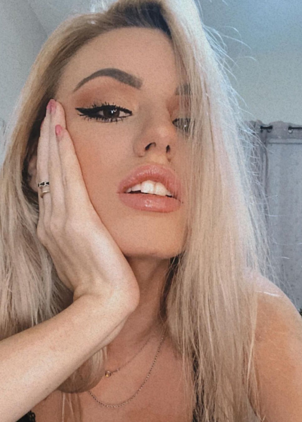 Arianna Sophia - Free pics, galleries & more at Babepedia