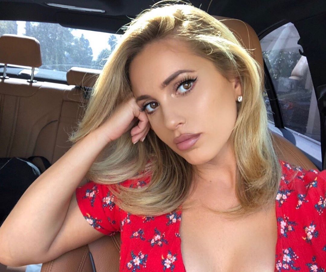 Arielle Reitsma - Free pics, galleries & more at Babepedia