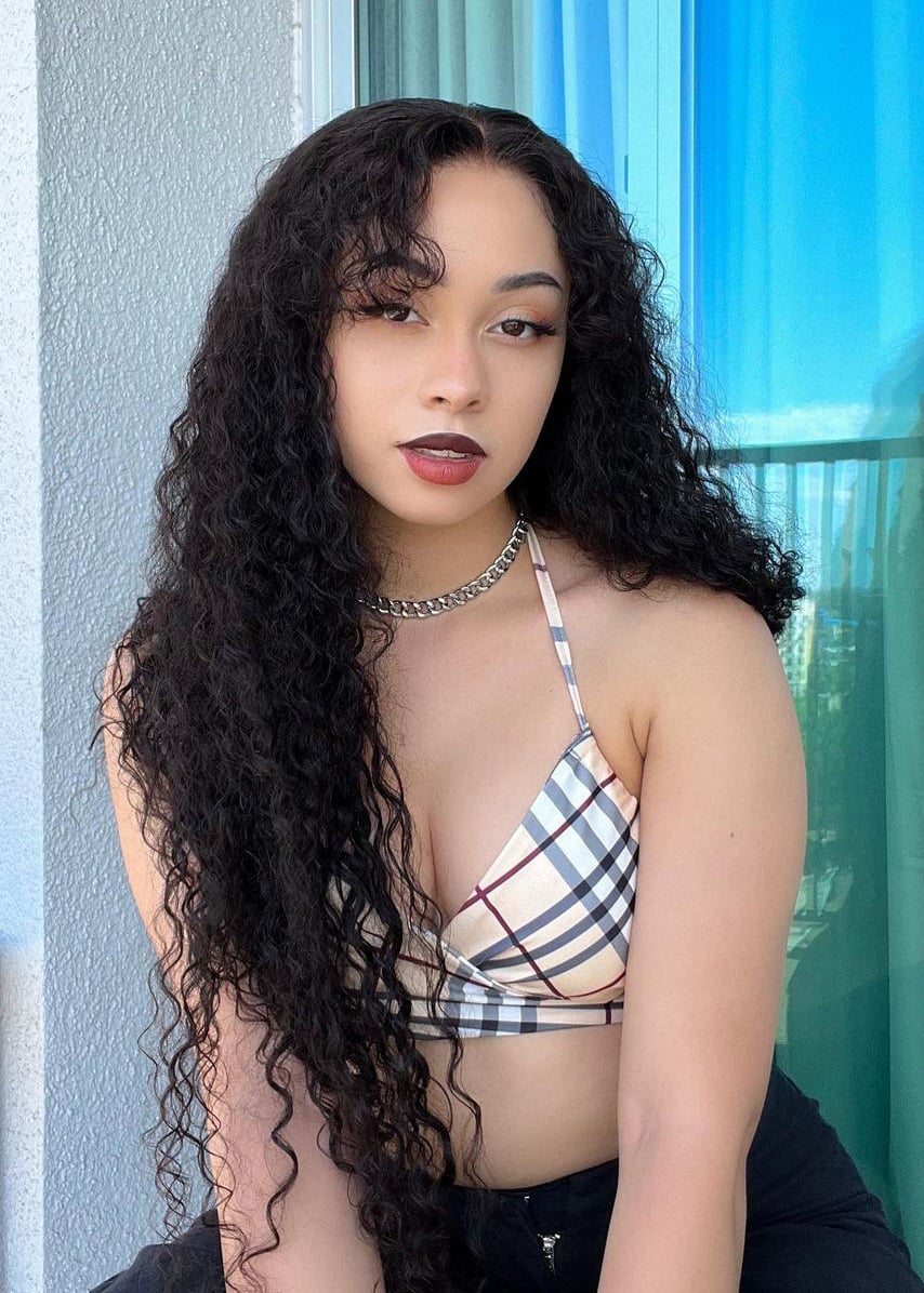 Arielle Tara - Free pics, galleries & more at Babepedia