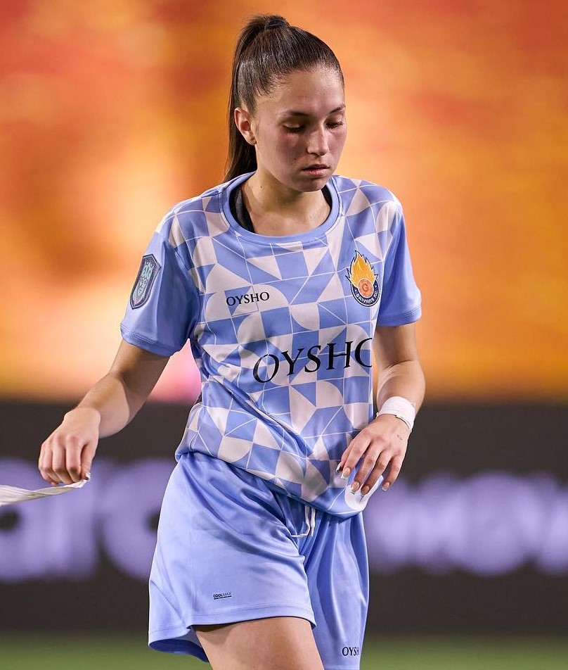 Aroney Gonzalez - Sportsmenka: piłkarz