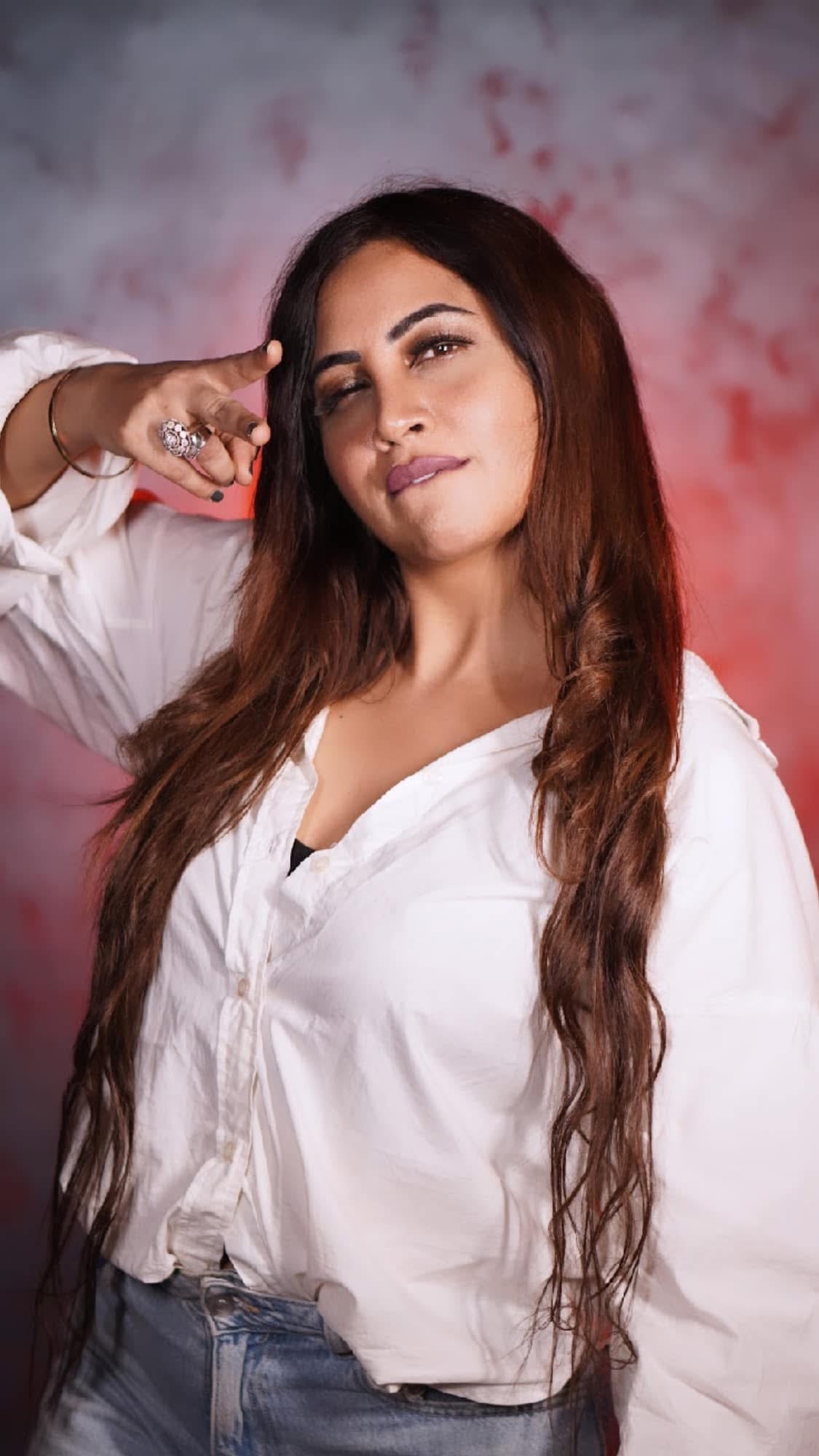 Arshi Khan - Free sexy pics, galleries & more at Babepedia