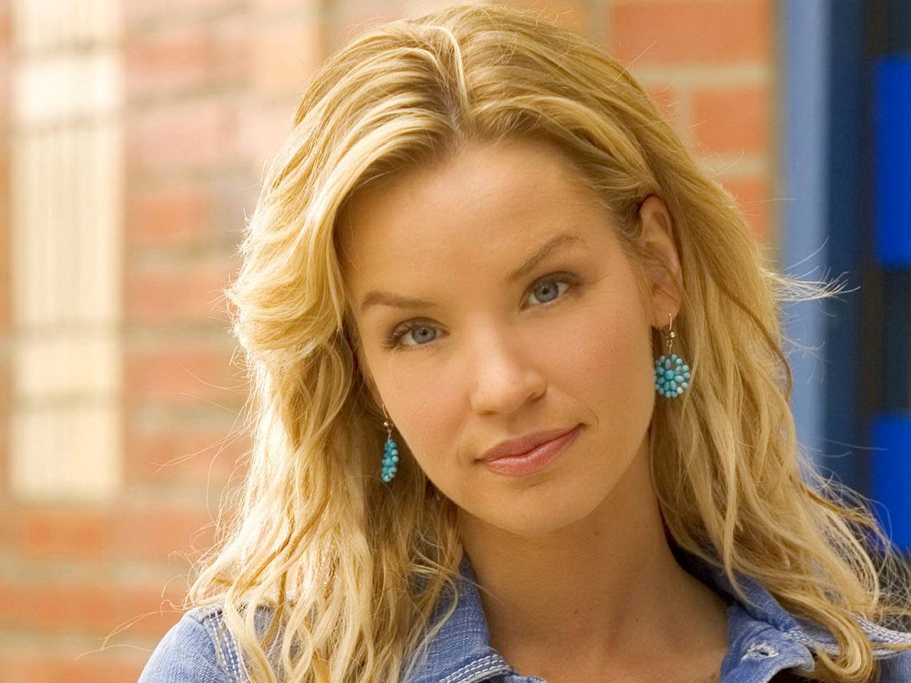 Ashley McCall Scott - Free pics, galleries & more at Babepedia