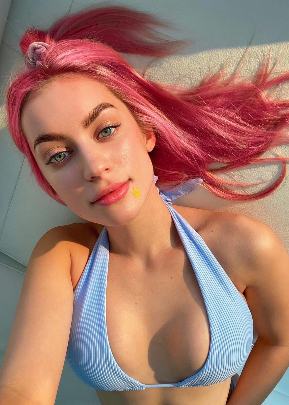 Ashly Schwan - Free pics, galleries & more at Babepedia