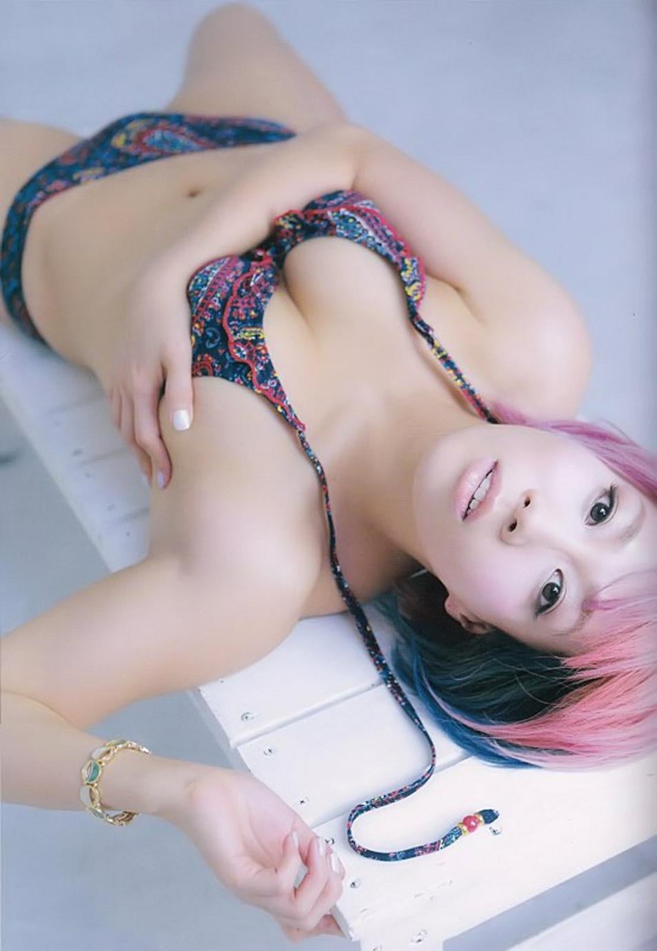 Asuka (wrestler) - Free pics, galleries & more at Babepedia