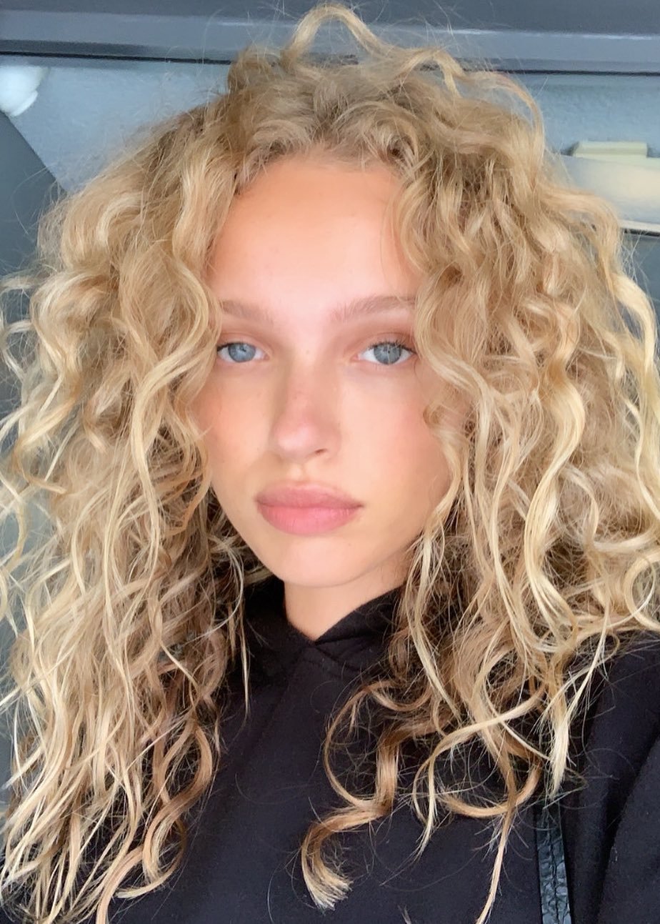 Babette Strijbos - Free pics, galleries & more at Babepedia