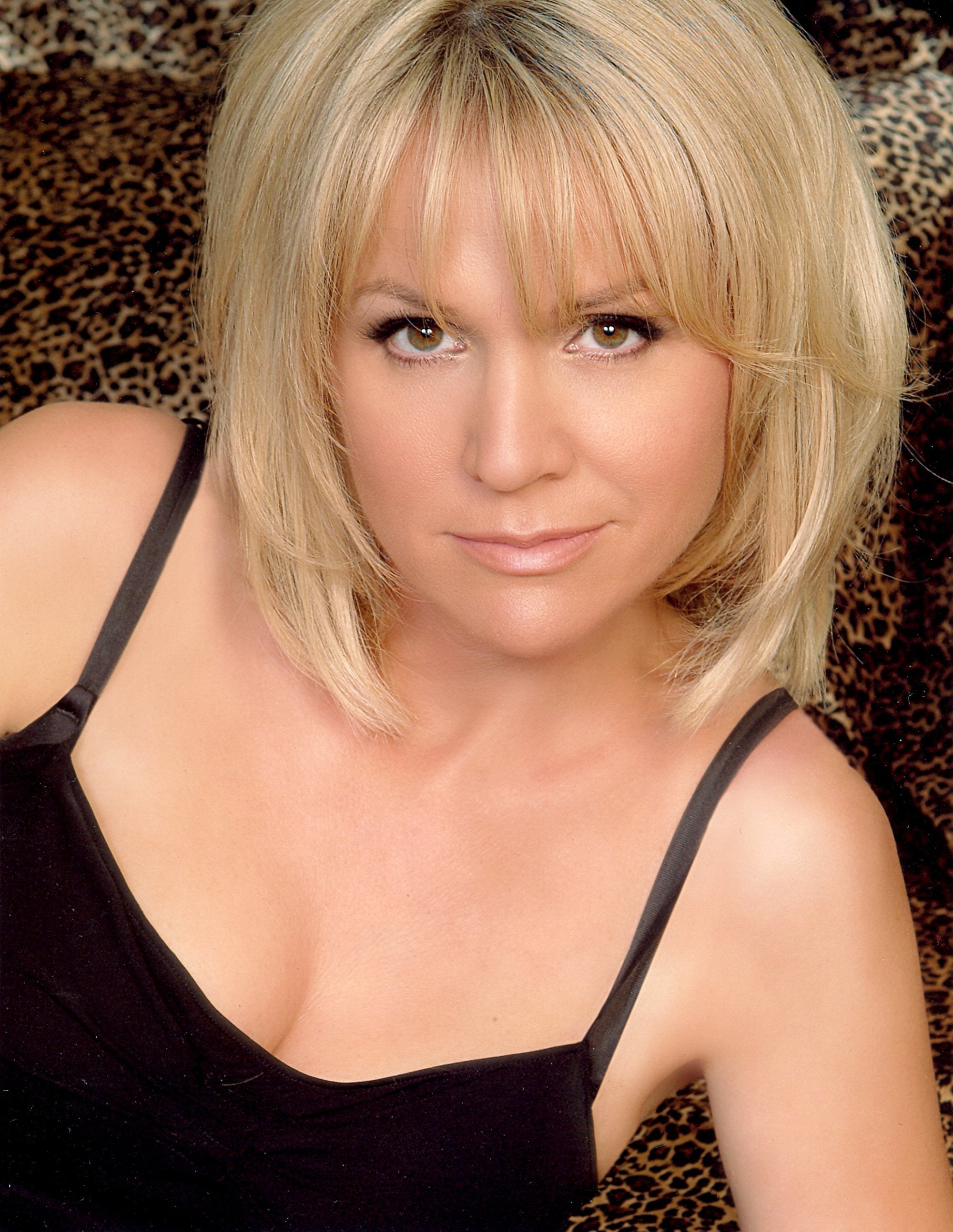 Barbara Alyn Woods - Free pics, galleries & more at Babepedia