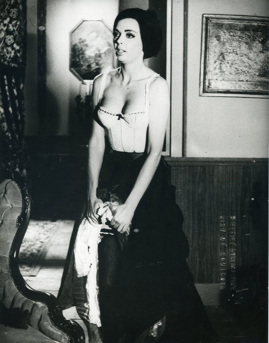 Barbara Steele - Free pics, galleries & more at Babepedia