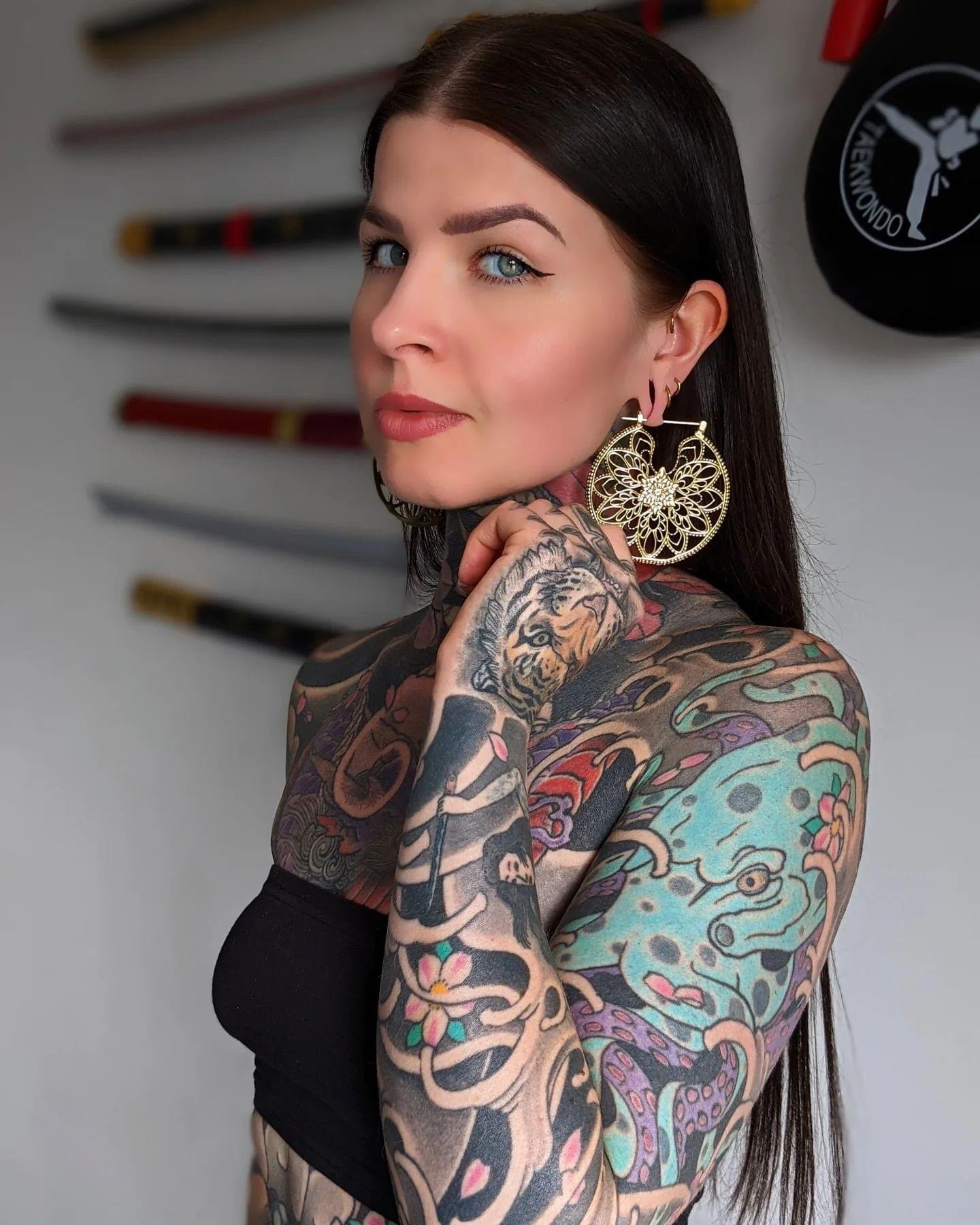 Bethany Moore - Free pics, galleries & more at Babepedia