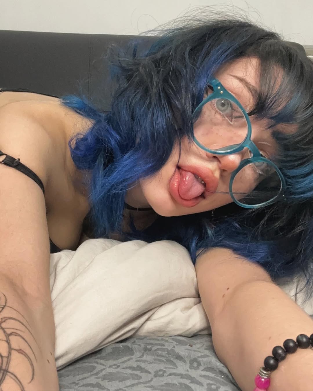 Blue Eye Twinkle - Free pics, galleries & more at Babepedia