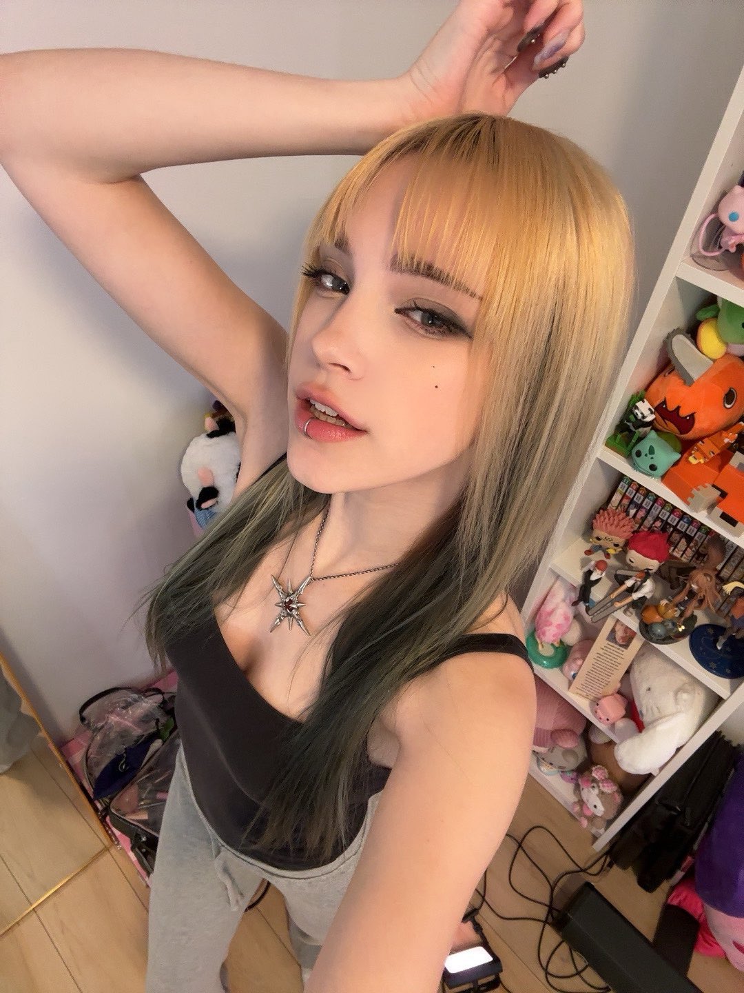 BreesKnees - Free pics, galleries & more at Babepedia