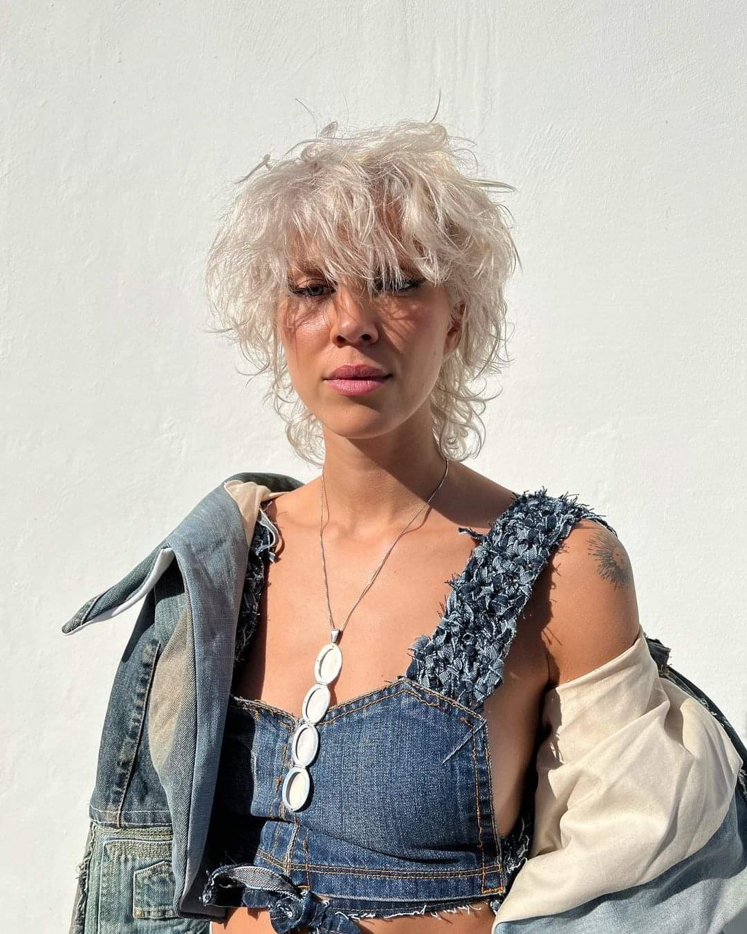 Briet Isis Elfar - Muzyk