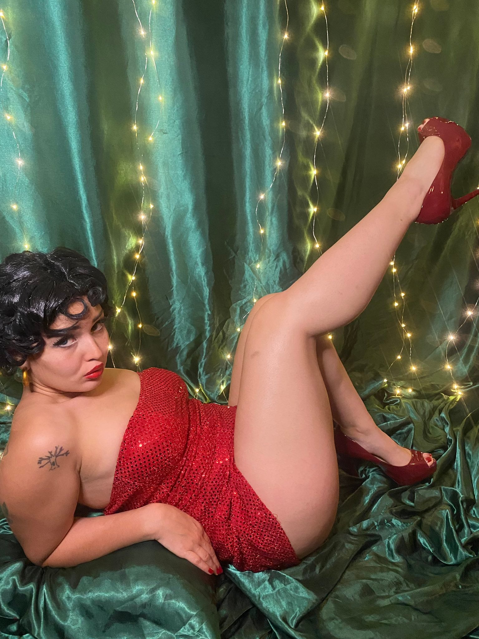 Bubble Butt Venus - Free nude pics, galleries & more at Babepedia