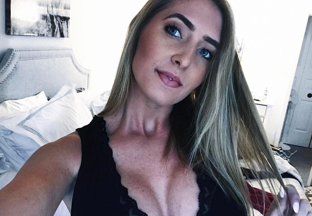 Burke Kelleher - Free sexy pics, galleries & more at Babepedia