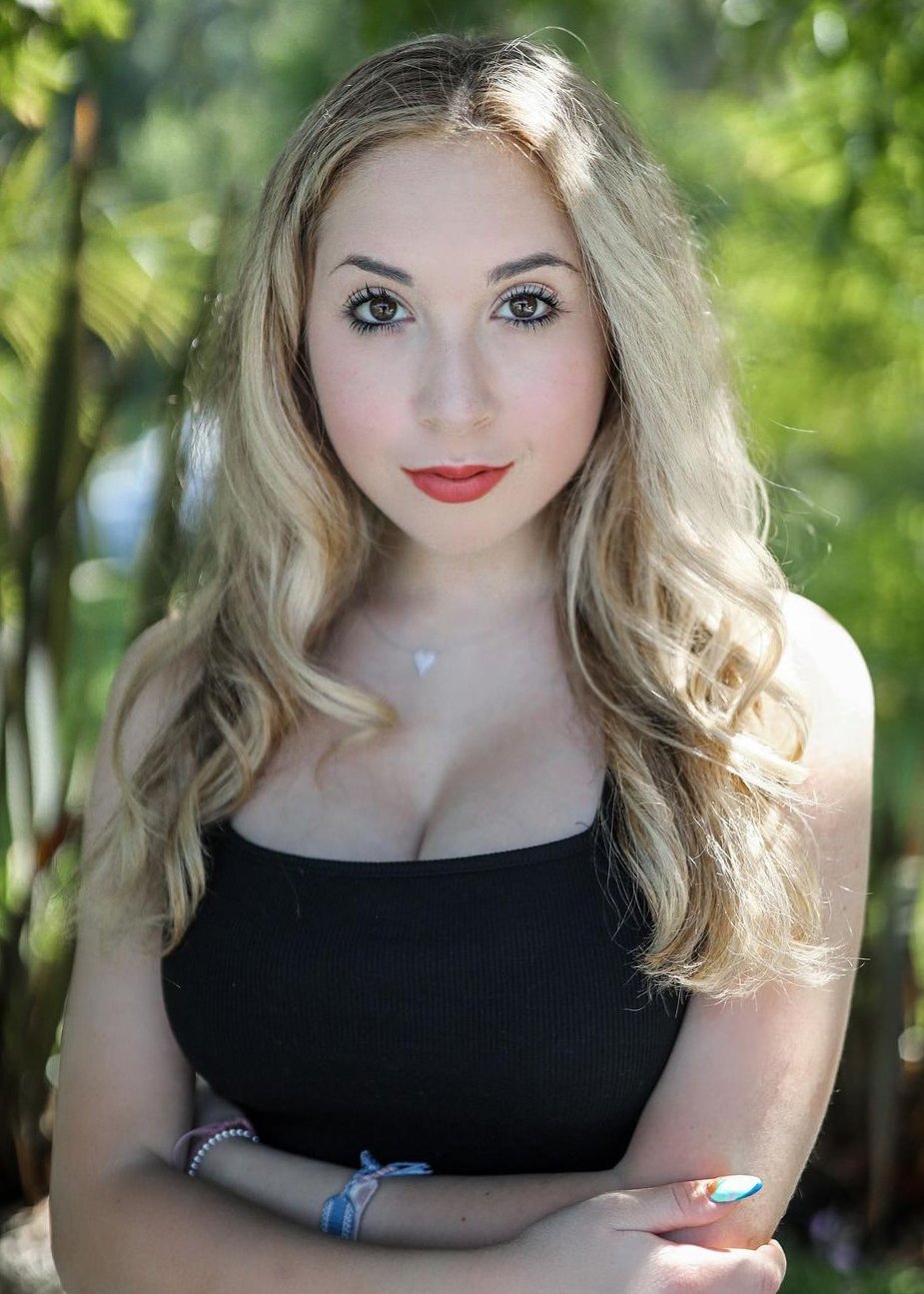 Carrie Berk - Free pics, galleries & more at Babepedia