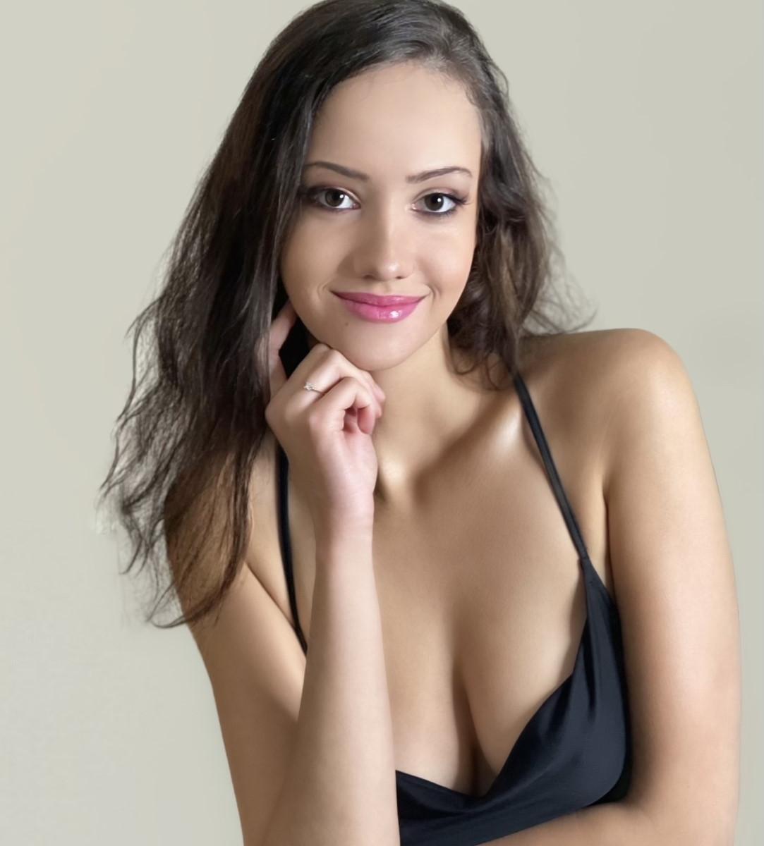 Cecile Haussernot - Free pics, galleries & more at Babepedia