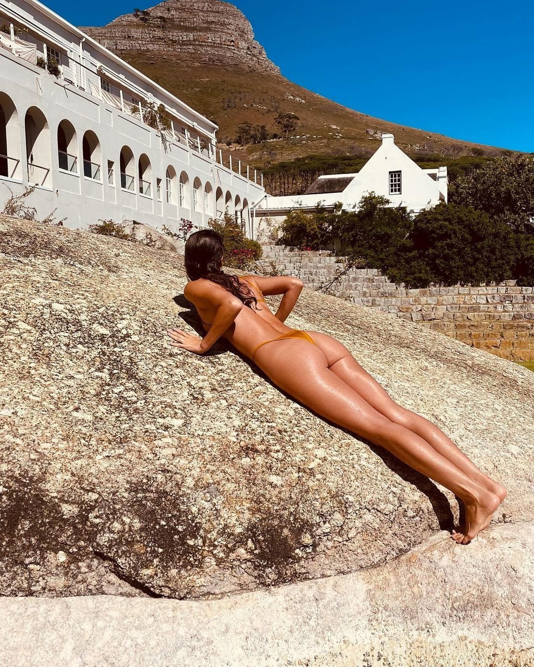 Charlbi Dean - Free pics, galleries & more at Babepedia