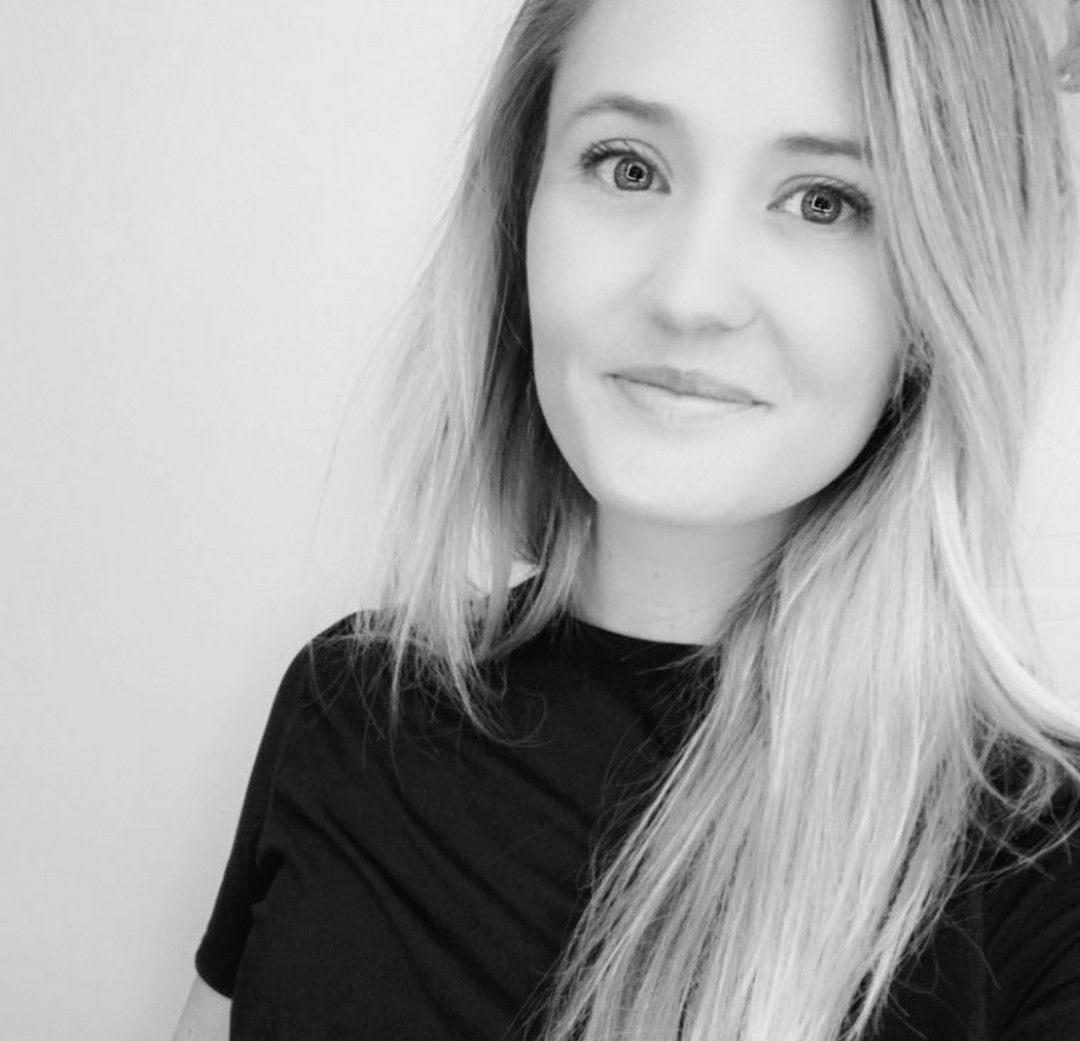 Chelsea Laden - Free pics, galleries & more at Babepedia