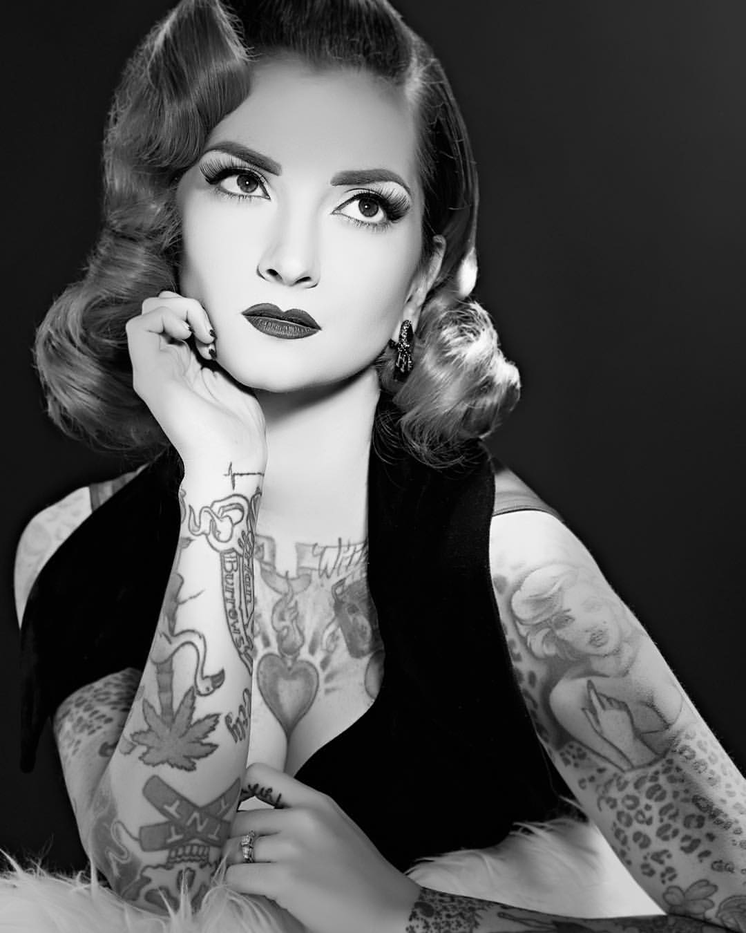 Cherry Dollface - Free pics, galleries & more at Babepedia